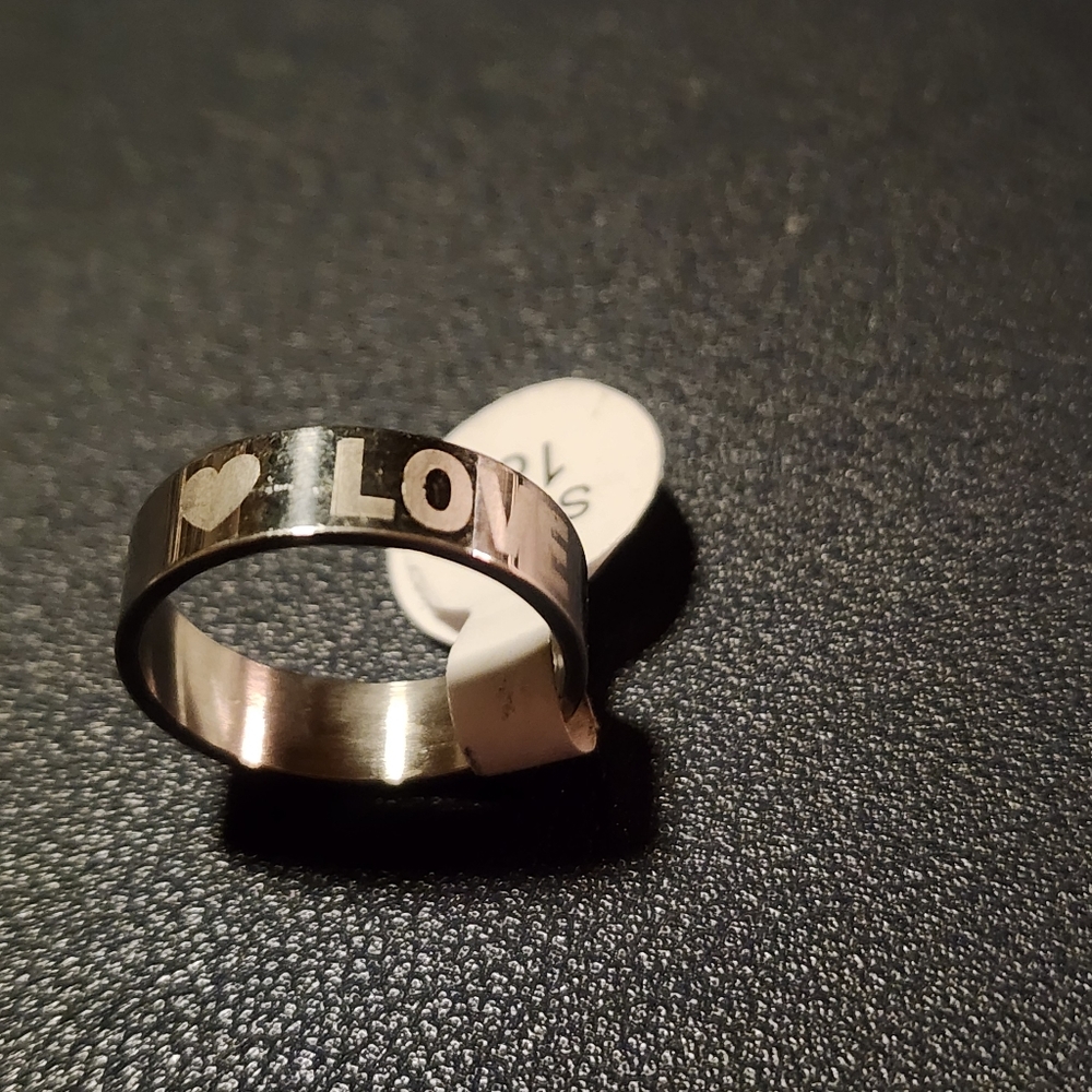 FASHION RINGS STAINLESS STEEL ETCHED WITH LOVE AND HEARTS